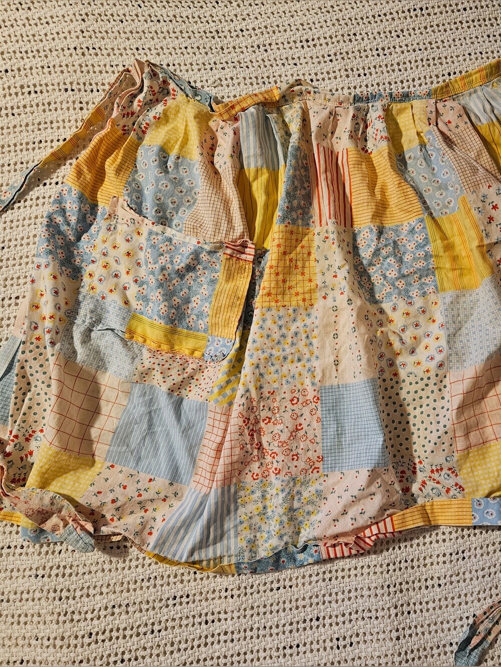 Vintage Patchwork Pattern Tie Apron With Pocket